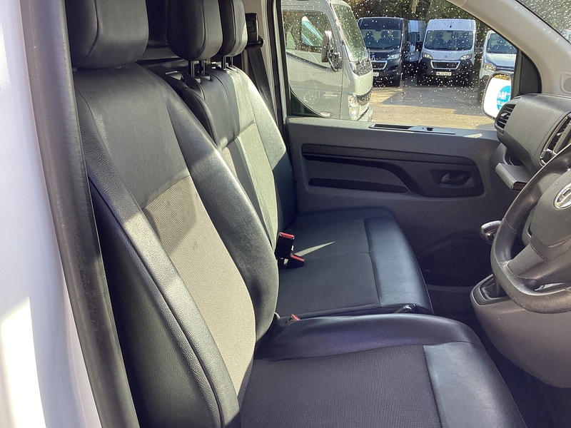 Vauxhall Turbo D 2900 Dynamic LWB L/R Euro 6