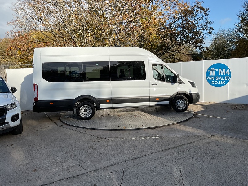Ford 460 EcoBlue Leader 17 Seat Minibus