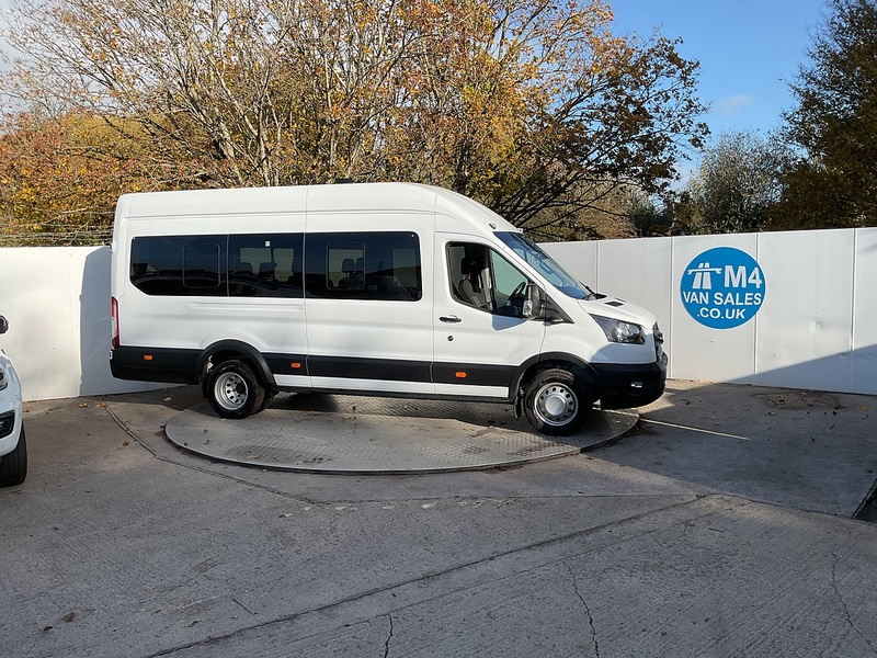 Ford 460 EcoBlue Leader 17 Seat Minibus