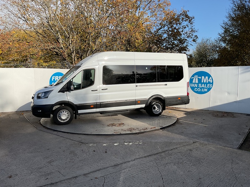 Ford 460 EcoBlue Leader 17 Seat Minibus