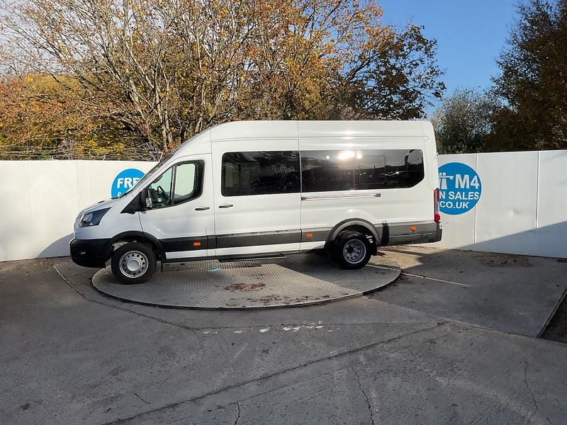 Ford 460 EcoBlue Leader 17 Seat Minibus