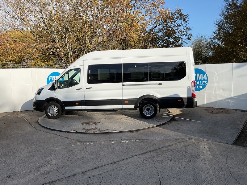 Ford 460 EcoBlue Leader 17 Seat Minibus