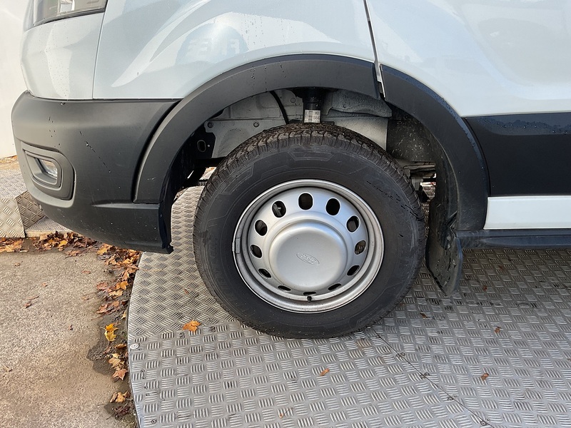 Ford 460 EcoBlue Leader 17 Seat Minibus