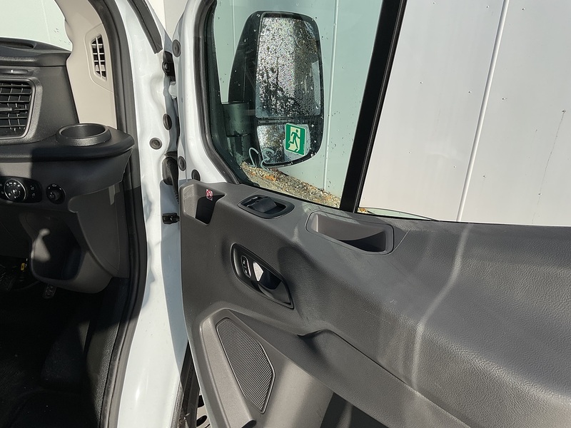 Ford 460 EcoBlue Leader 17 Seat Minibus