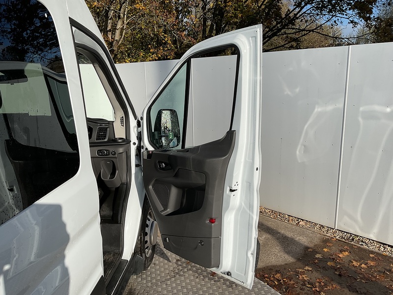 Ford 460 EcoBlue Leader 17 Seat Minibus