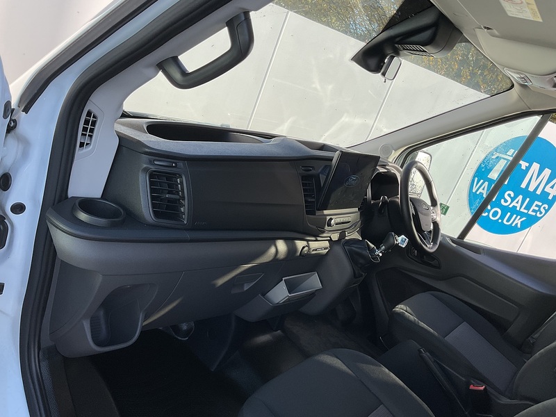 Ford 460 EcoBlue Leader 17 Seat Minibus