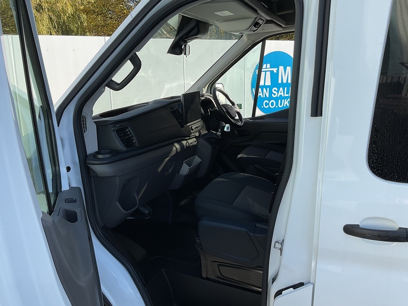 Ford 460 EcoBlue Leader 17 Seat Minibus