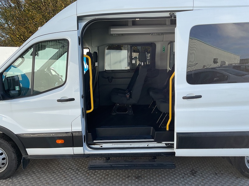 Ford 460 EcoBlue Leader 17 Seat Minibus
