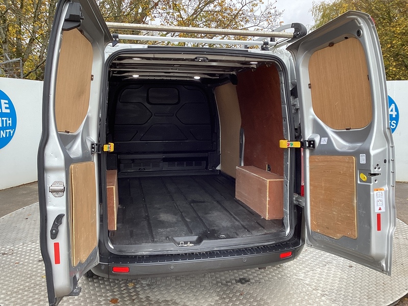 Ford 300 EcoBlue Trail LWB L/R Euro 6