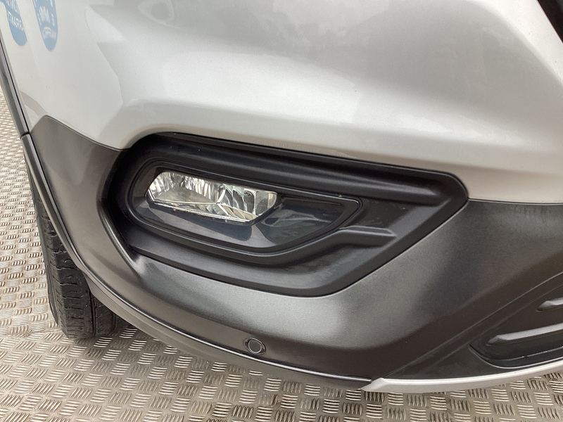 Ford 300 EcoBlue Trail LWB L/R Euro 6