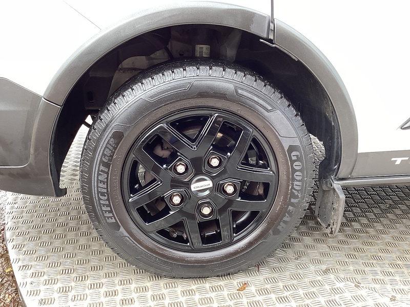 Ford 300 EcoBlue Trail LWB L/R Euro 6