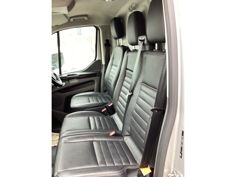 Ford 300 EcoBlue Trail LWB L/R Euro 6