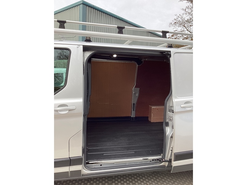 Ford 300 EcoBlue Trail LWB L/R Euro 6