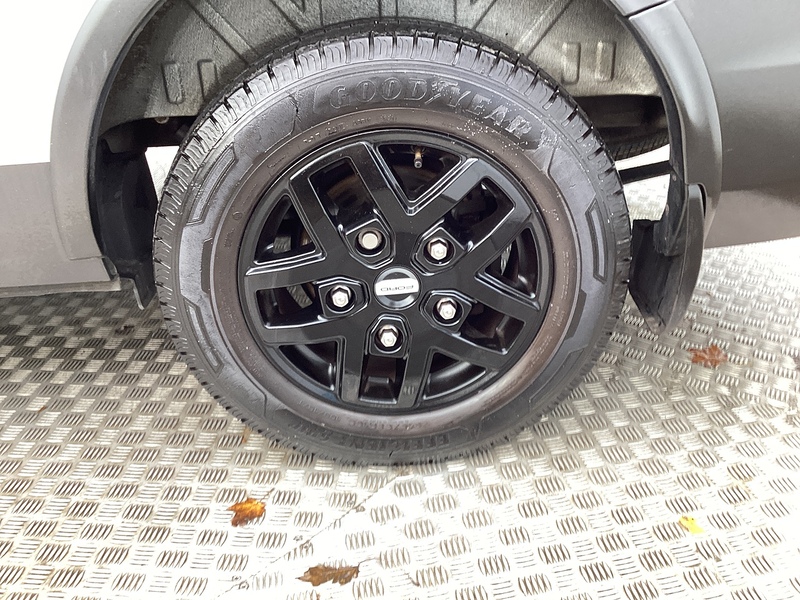 Ford 300 EcoBlue Trail LWB L/R Euro 6