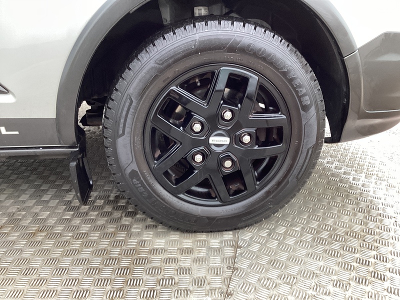 Ford 300 EcoBlue Trail LWB L/R Euro 6