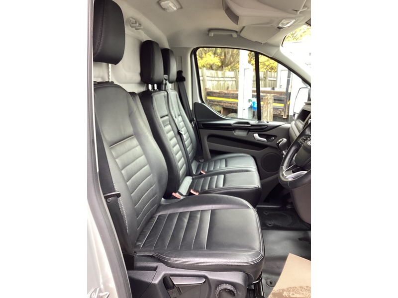 Ford 300 EcoBlue Trail LWB L/R Euro 6