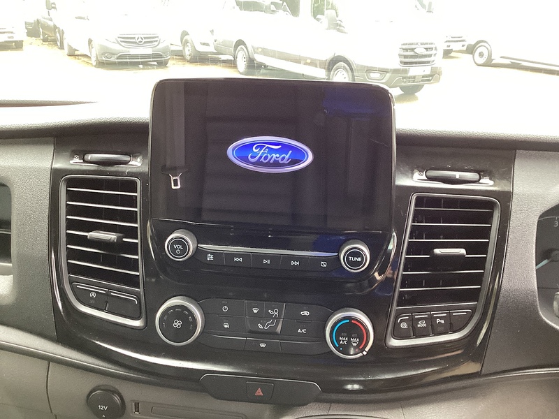 Ford 300 EcoBlue Trail LWB L/R Euro 6