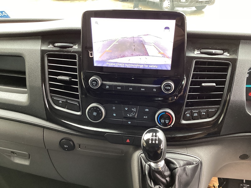 Ford 300 EcoBlue Trail LWB L/R Euro 6