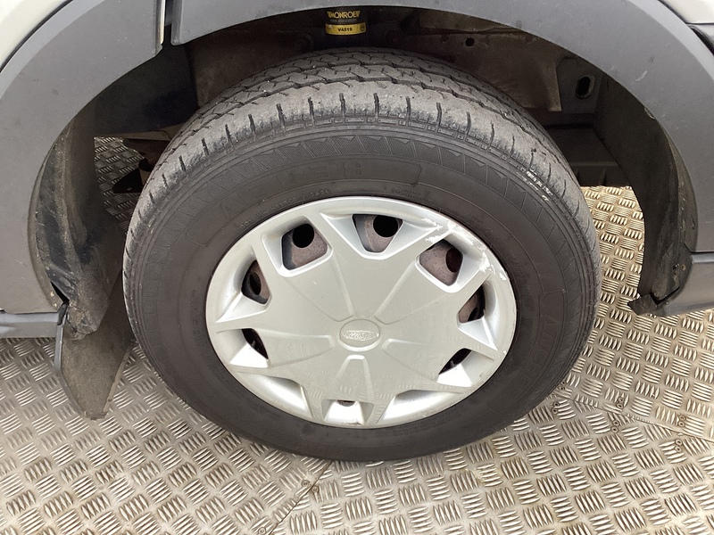 Ford 310 EcoBlue LWB M/R A/C Euro 6