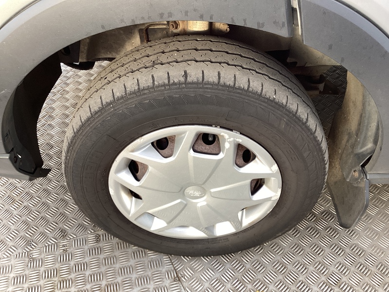 Ford 310 EcoBlue LWB M/R A/C Euro 6