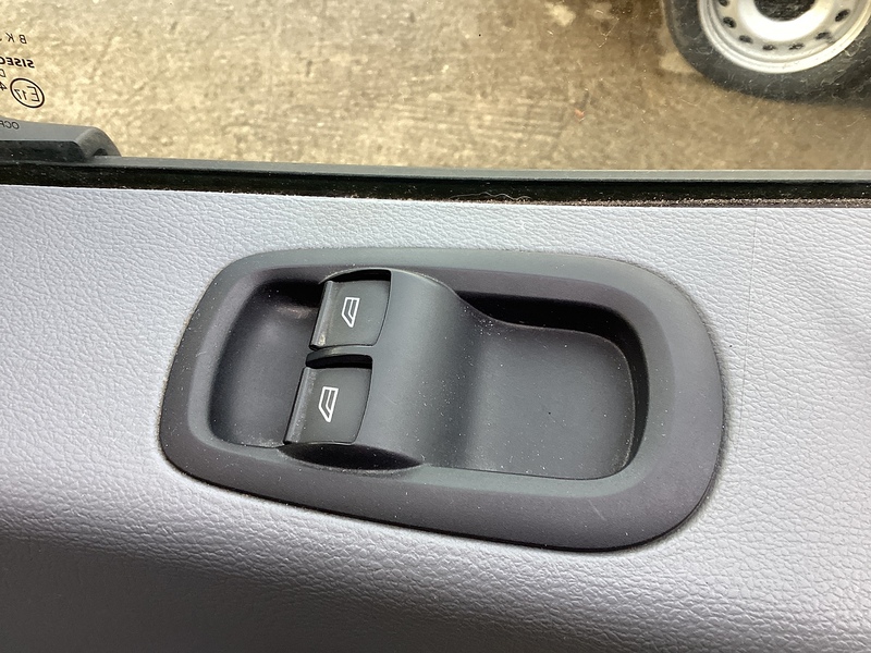 Ford 310 EcoBlue LWB M/R A/C Euro 6