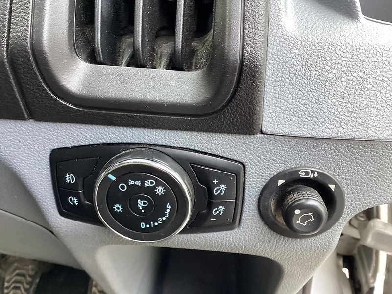 Ford 310 EcoBlue LWB M/R A/C Euro 6