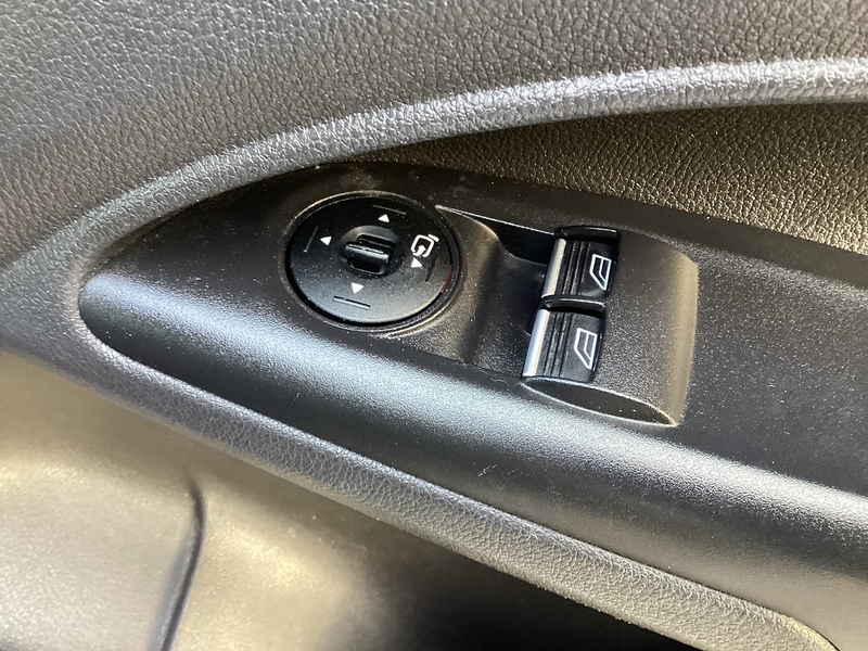 Ford TDCi 220 Trend SWB L/R Crewvan **NO VAT**