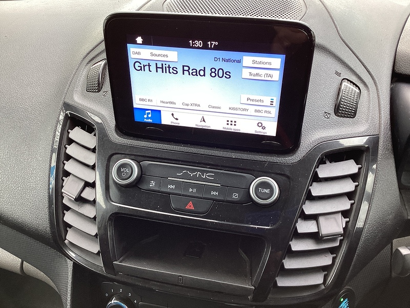 Ford 200 EcoBlue Limited SWB L/R A/C Euro 6