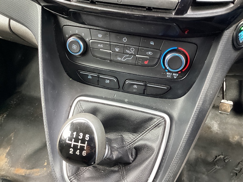 Ford 200 EcoBlue Limited SWB L/R A/C Euro 6