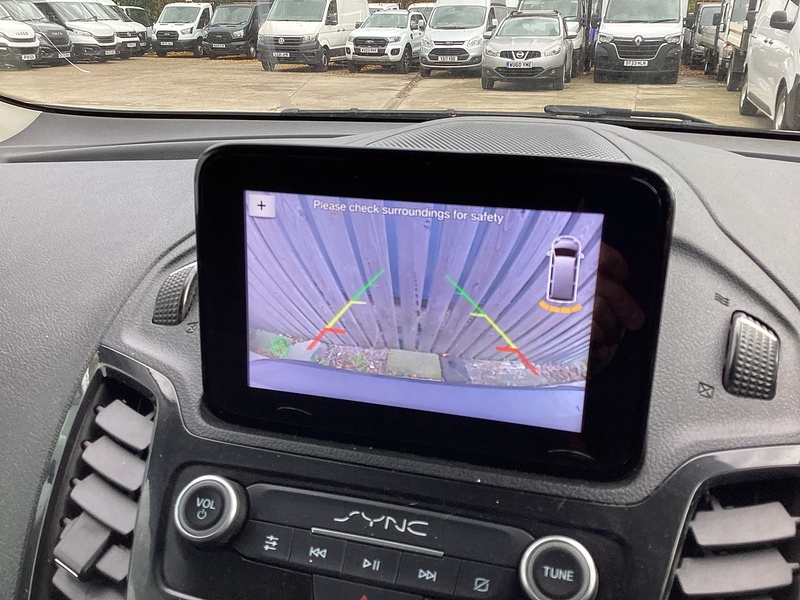 Ford 200 EcoBlue Limited SWB L/R A/C Euro 6