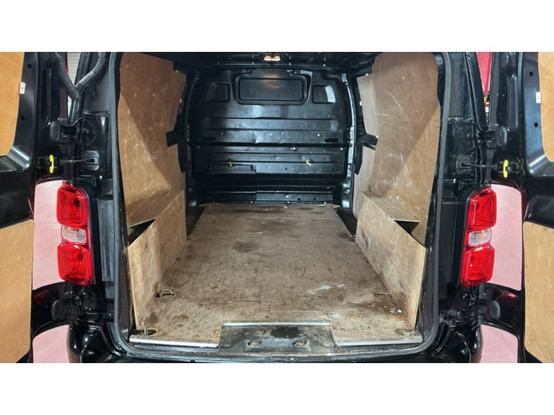 Vauxhall 3100 Elite LWB L/R Euro 6