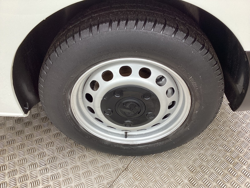 Vauxhall Turbo D 2700 Dynamic LWB A/C L/R Euro 6