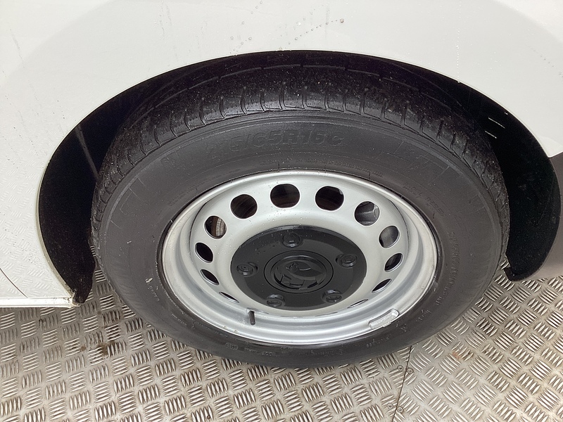 Vauxhall Turbo D 2700 Dynamic LWB A/C L/R Euro 6