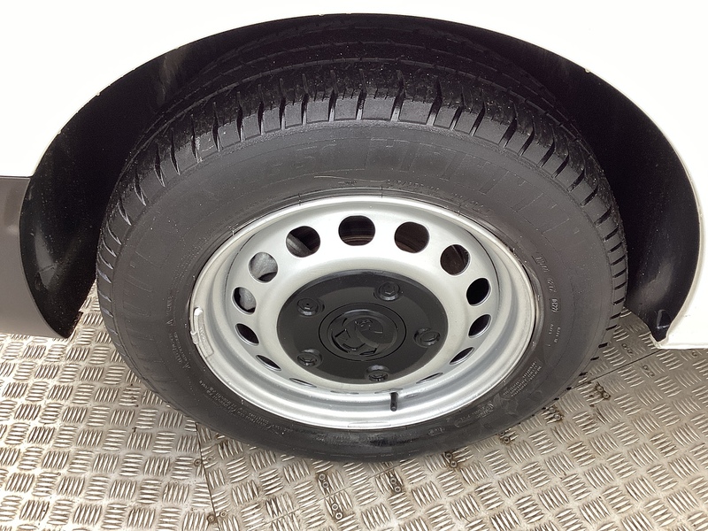 Vauxhall Turbo D 2700 Dynamic LWB A/C L/R Euro 6