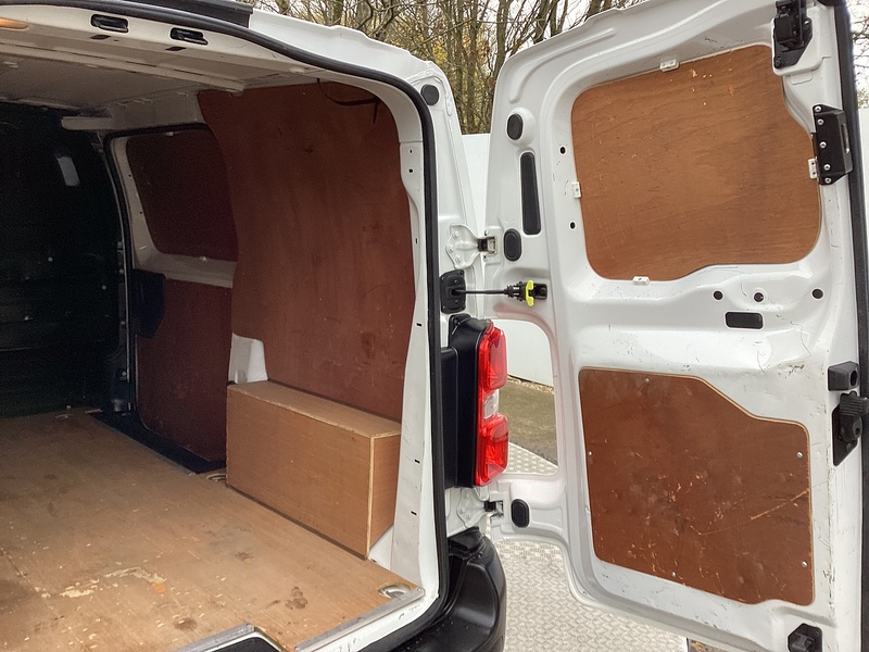 Vauxhall Turbo D 2700 Dynamic LWB A/C L/R Euro 6