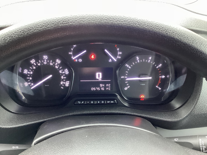 Vauxhall Turbo D 2700 Dynamic LWB A/C L/R Euro 6