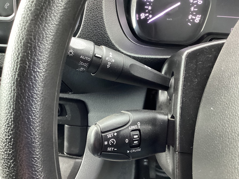 Vauxhall Turbo D 2700 Dynamic LWB A/C L/R Euro 6