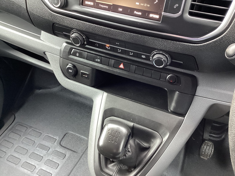 Vauxhall Turbo D 2700 Dynamic LWB A/C L/R Euro 6