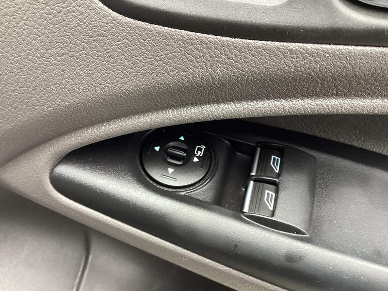 Ford 240 EcoBlue Limited SWB A/C Euro 6 