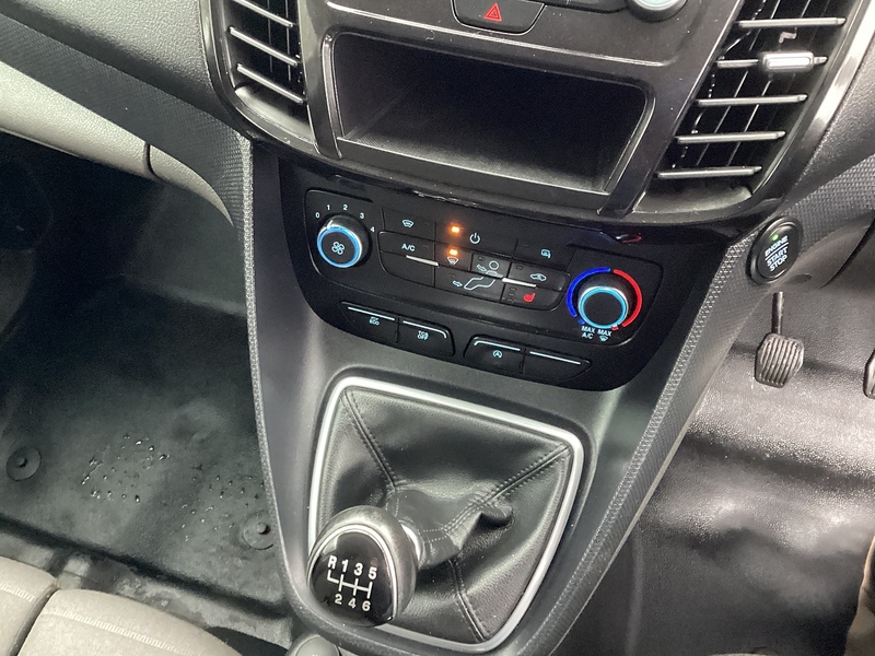 Ford 240 EcoBlue Limited SWB A/C Euro 6 