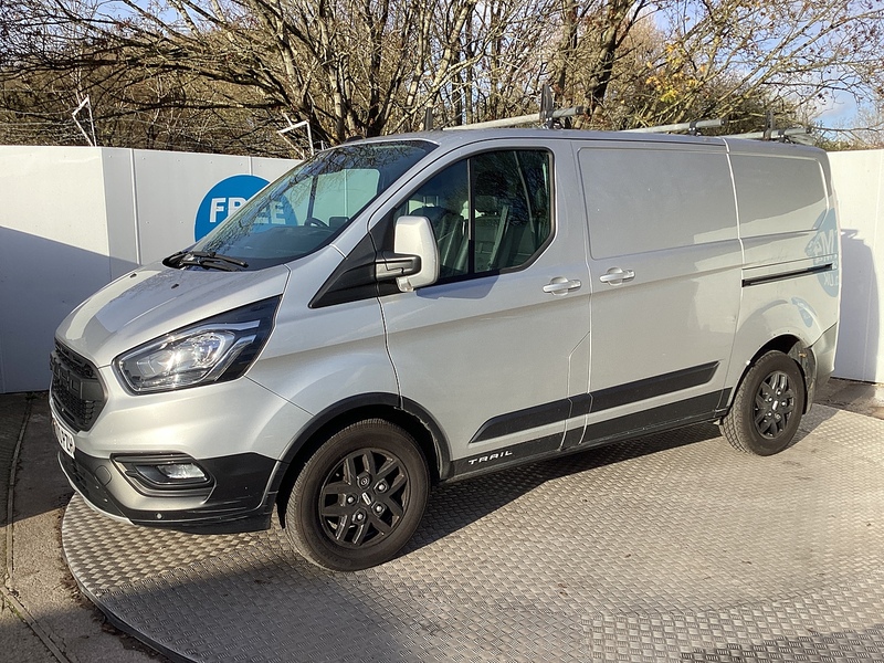 Ford 300 EcoBlue Trail SWB L/R Euro 6