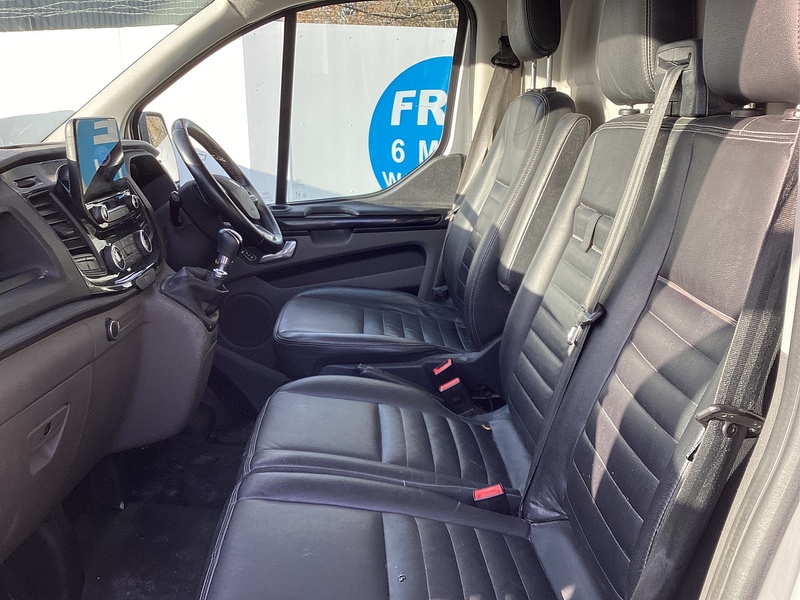 Ford 300 EcoBlue Trail SWB L/R Euro 6