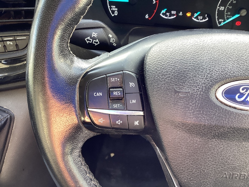 Ford 300 EcoBlue Trail SWB L/R Euro 6