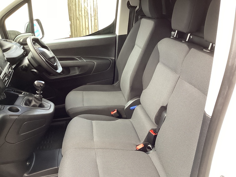 Peugeot BlueHDi 1000 Professional Premium SWB Euro 6