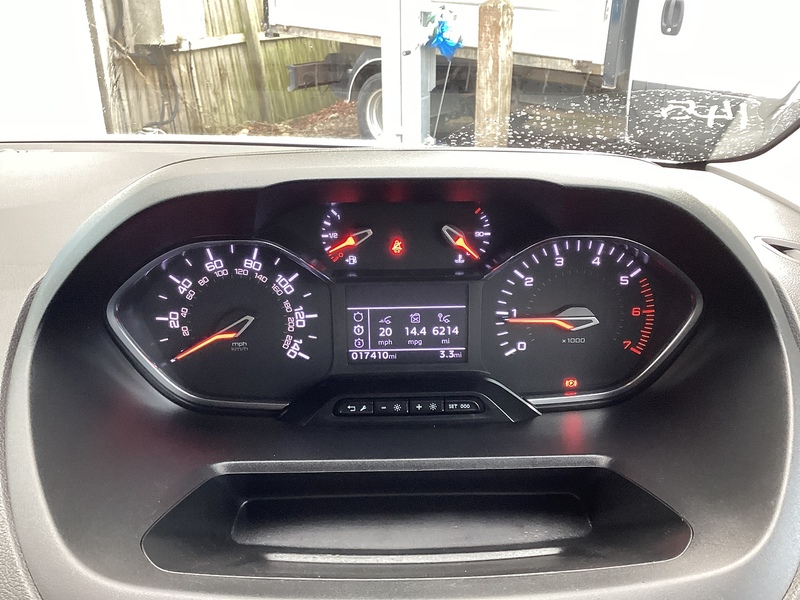 Peugeot BlueHDi 1000 Professional Premium SWB Euro 6