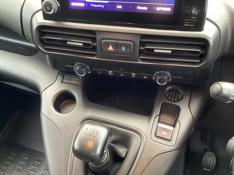 Peugeot BlueHDi 1000 Professional Premium SWB Euro 6