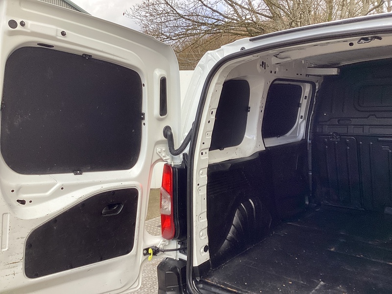 Peugeot BlueHDi 1000 Professional Premium SWB Euro 6