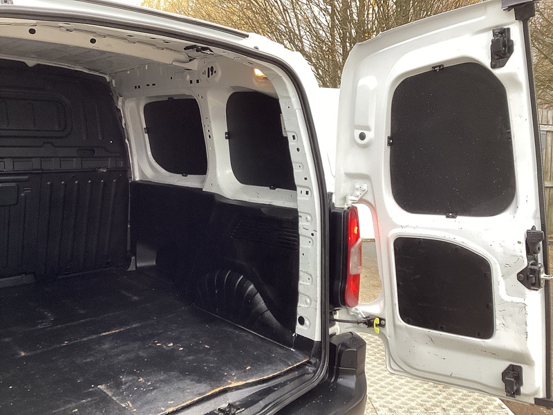 Peugeot BlueHDi 1000 Professional Premium SWB Euro 6