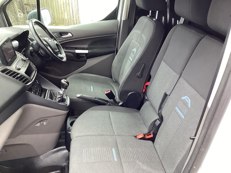 Ford 200 EcoBlue Active SWB Euro 6 **NO VAT**