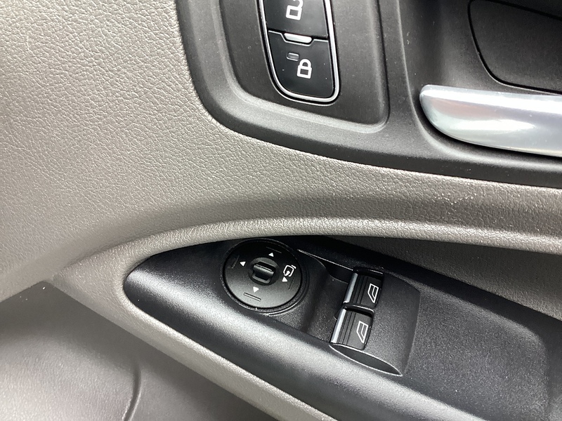 Ford 200 EcoBlue Active SWB Euro 6 **NO VAT**